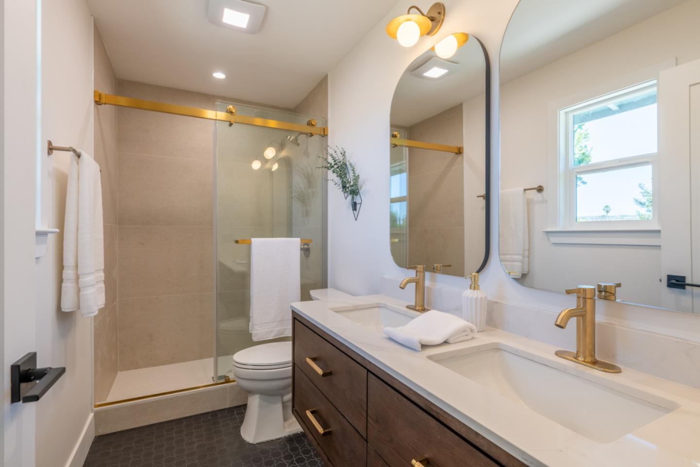 Detail Gallery Image 15 of 27 For 459 English Ave, Monterey,  CA 93940 - 3 Beds | 2/1 Baths