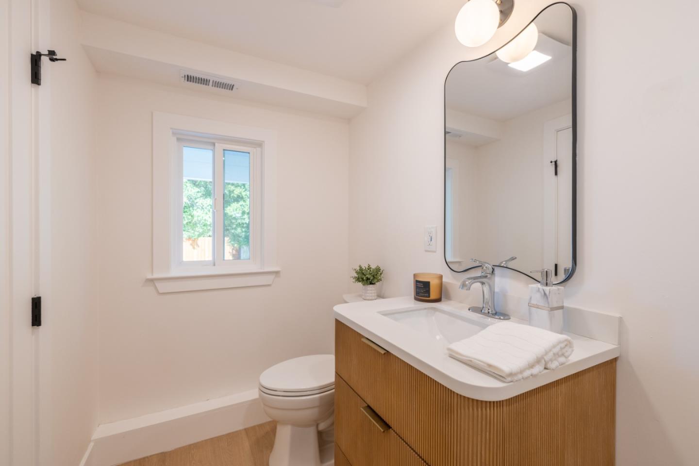 Detail Gallery Image 17 of 27 For 459 English Ave, Monterey,  CA 93940 - 3 Beds | 2/1 Baths