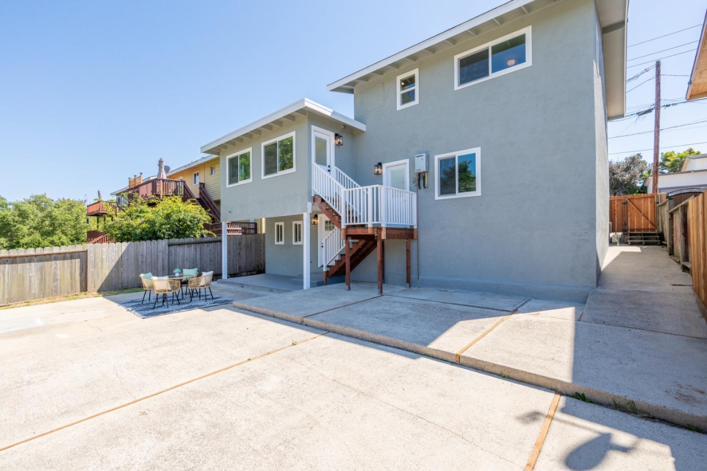 Detail Gallery Image 19 of 27 For 459 English Ave, Monterey,  CA 93940 - 3 Beds | 2/1 Baths