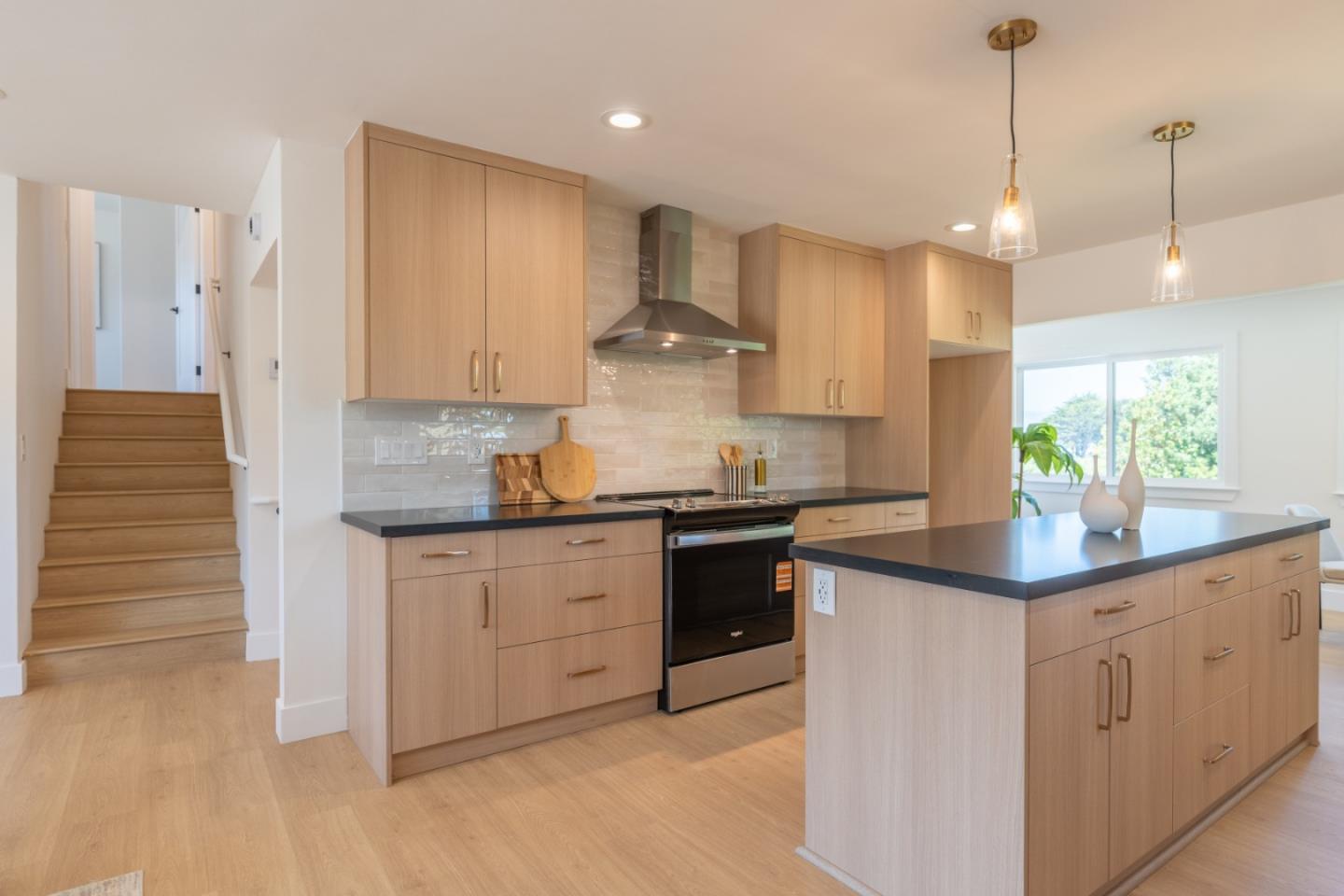 Detail Gallery Image 6 of 27 For 459 English Ave, Monterey,  CA 93940 - 3 Beds | 2/1 Baths
