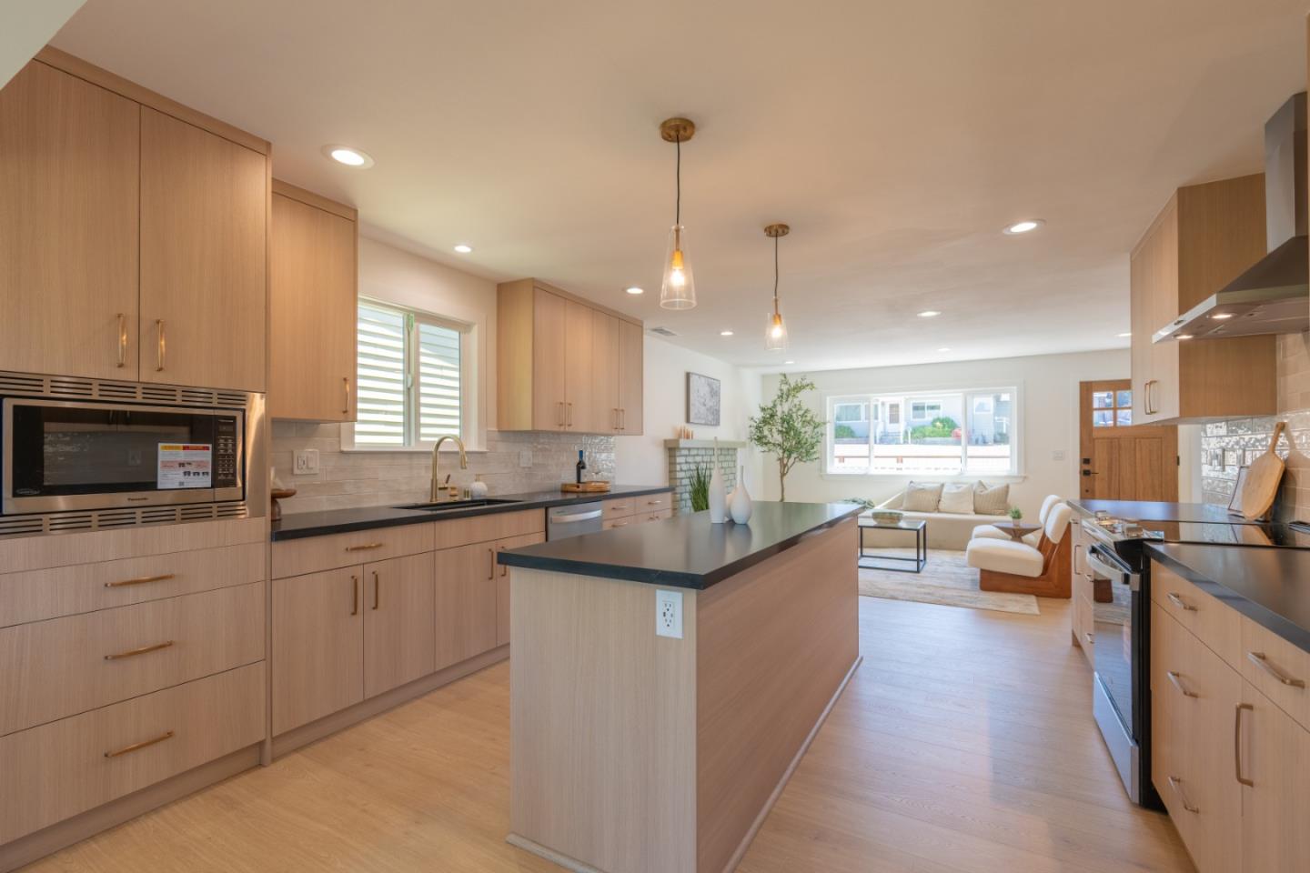 Detail Gallery Image 7 of 27 For 459 English Ave, Monterey,  CA 93940 - 3 Beds | 2/1 Baths
