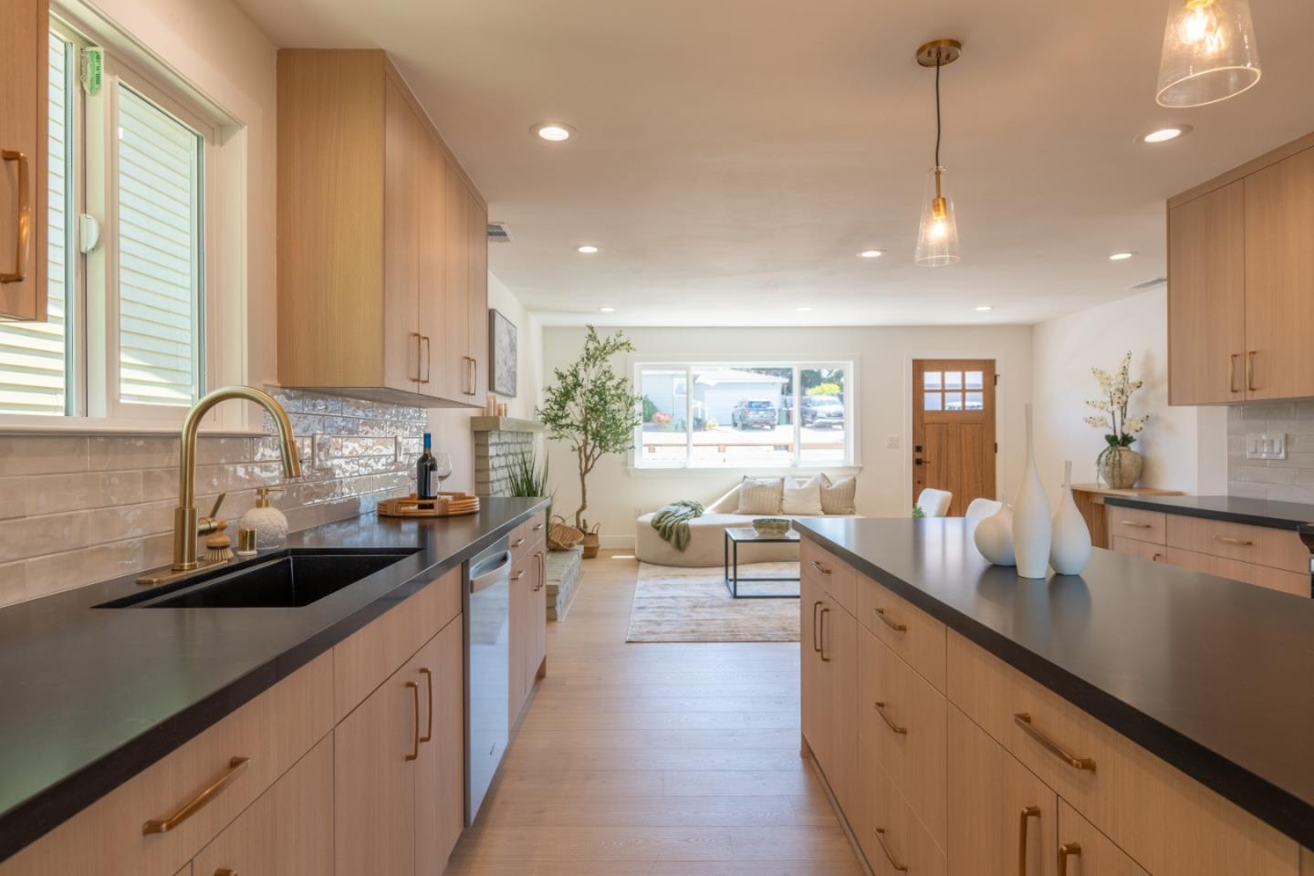 Detail Gallery Image 8 of 27 For 459 English Ave, Monterey,  CA 93940 - 3 Beds | 2/1 Baths