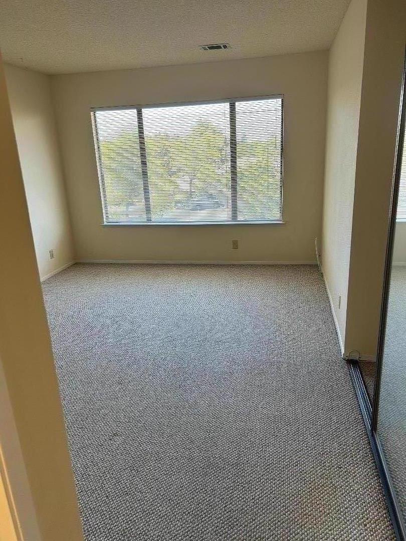 Detail Gallery Image 18 of 28 For 10 Pyrola Ln, San Carlos,  CA 94070 - 2 Beds | 2/1 Baths