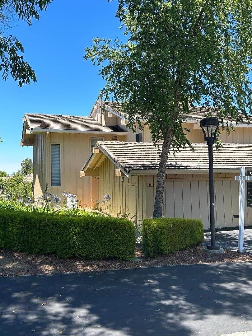 Detail Gallery Image 2 of 28 For 10 Pyrola Ln, San Carlos,  CA 94070 - 2 Beds | 2/1 Baths