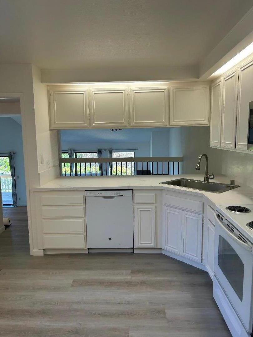 Detail Gallery Image 6 of 28 For 10 Pyrola Ln, San Carlos,  CA 94070 - 2 Beds | 2/1 Baths