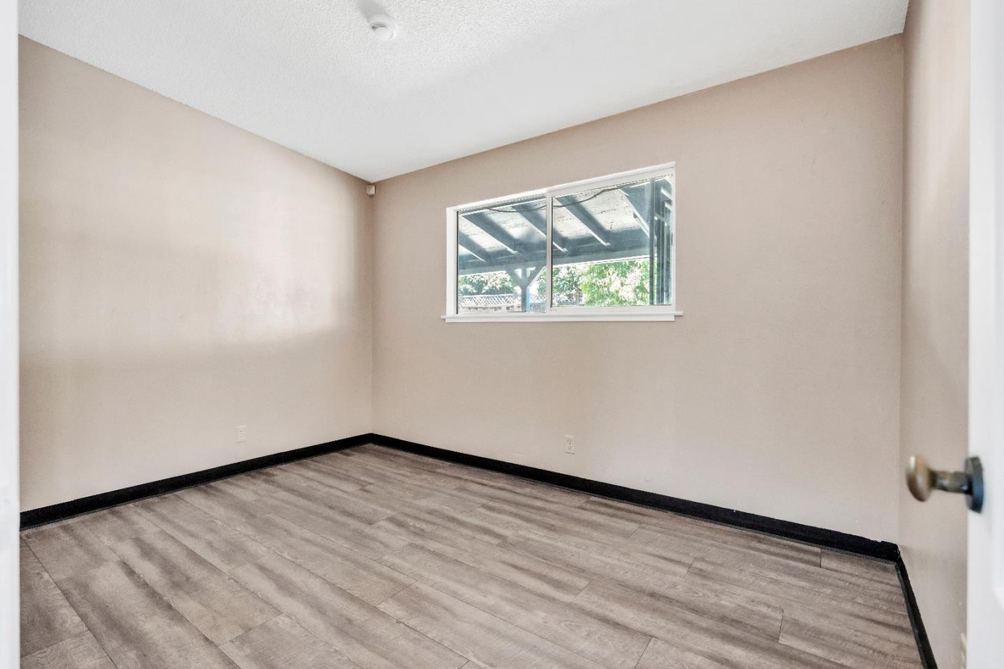 Detail Gallery Image 12 of 24 For 2523 Senter Rd, San Jose,  CA 95111 - – Beds | – Baths