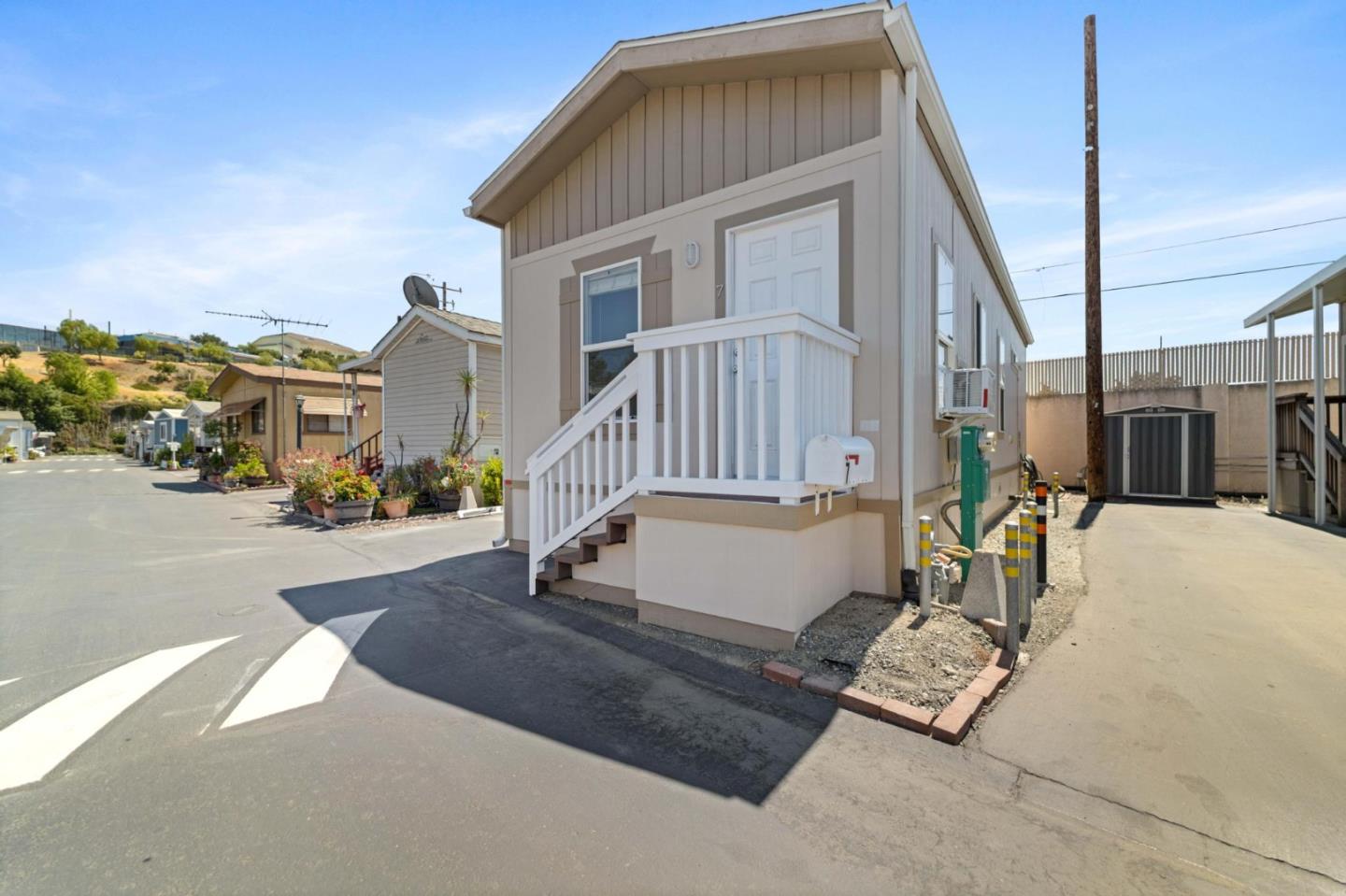Detail Gallery Image 2 of 18 For 4320 Monterey Rd #7,  San Jose,  CA 95111 - 2 Beds | 1 Baths