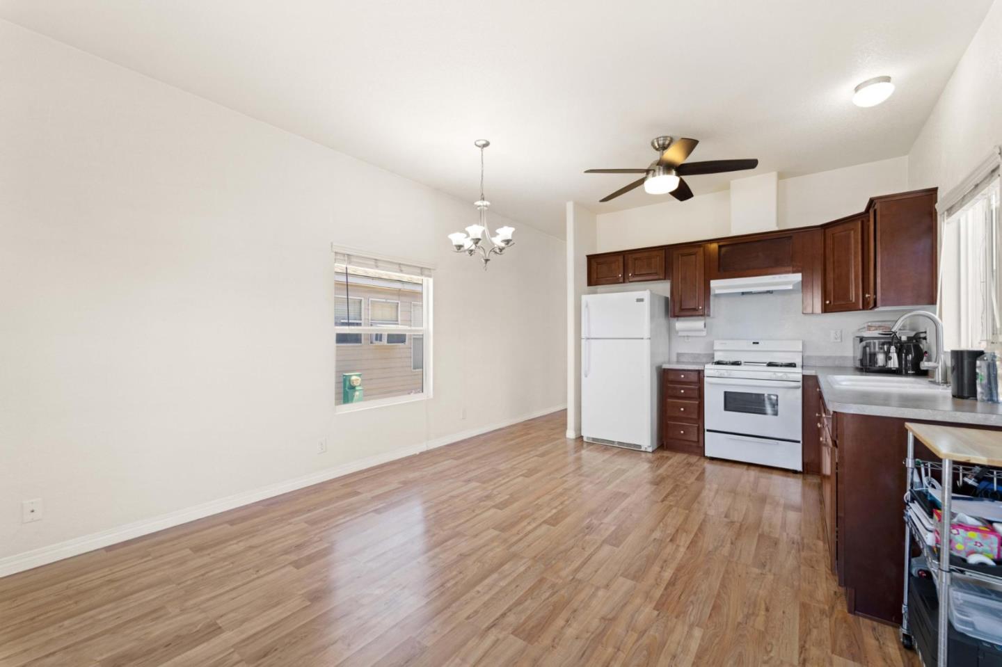 Detail Gallery Image 5 of 18 For 4320 Monterey Rd #7,  San Jose,  CA 95111 - 2 Beds | 1 Baths