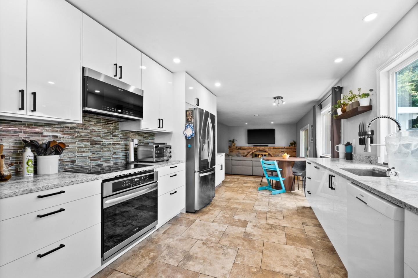 Detail Gallery Image 6 of 51 For 326 El Molino Way, San Jose,  CA 95119 - 5 Beds | 3 Baths