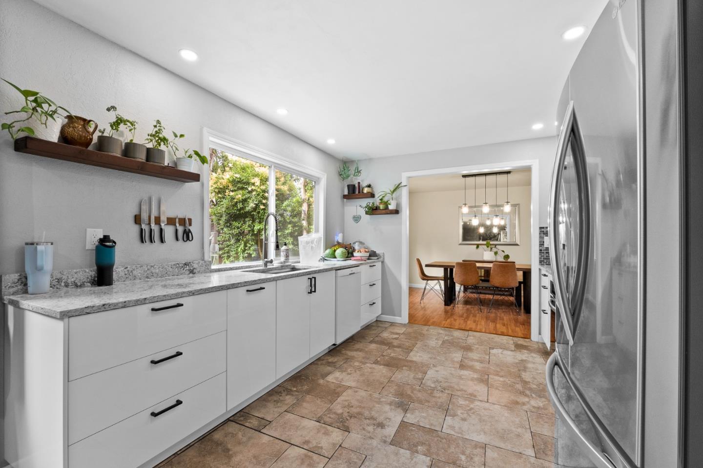 Detail Gallery Image 7 of 51 For 326 El Molino Way, San Jose,  CA 95119 - 5 Beds | 3 Baths