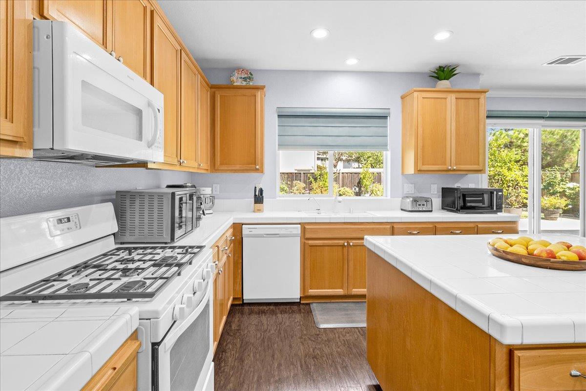 Detail Gallery Image 10 of 50 For 1642 Sycamore Dr, Oakley,  CA 94561 - 4 Beds | 3 Baths
