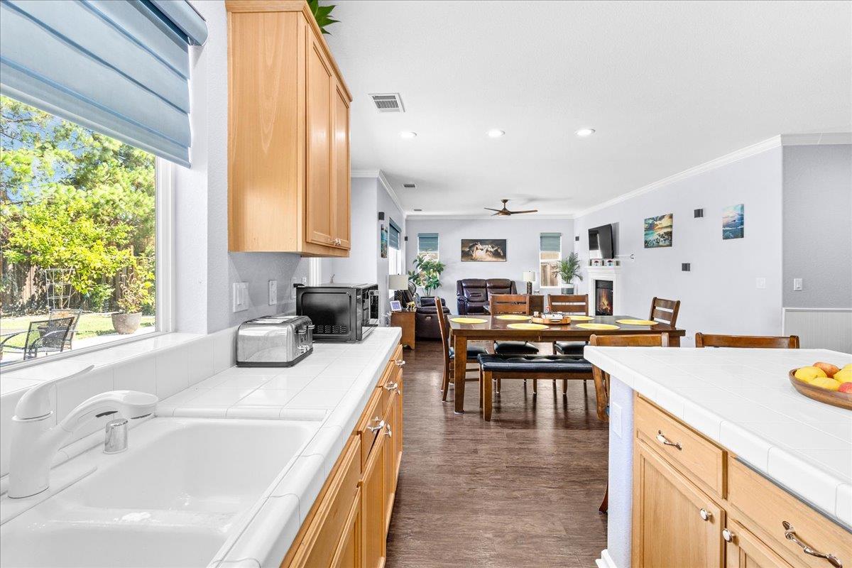 Detail Gallery Image 11 of 50 For 1642 Sycamore Dr, Oakley,  CA 94561 - 4 Beds | 3 Baths