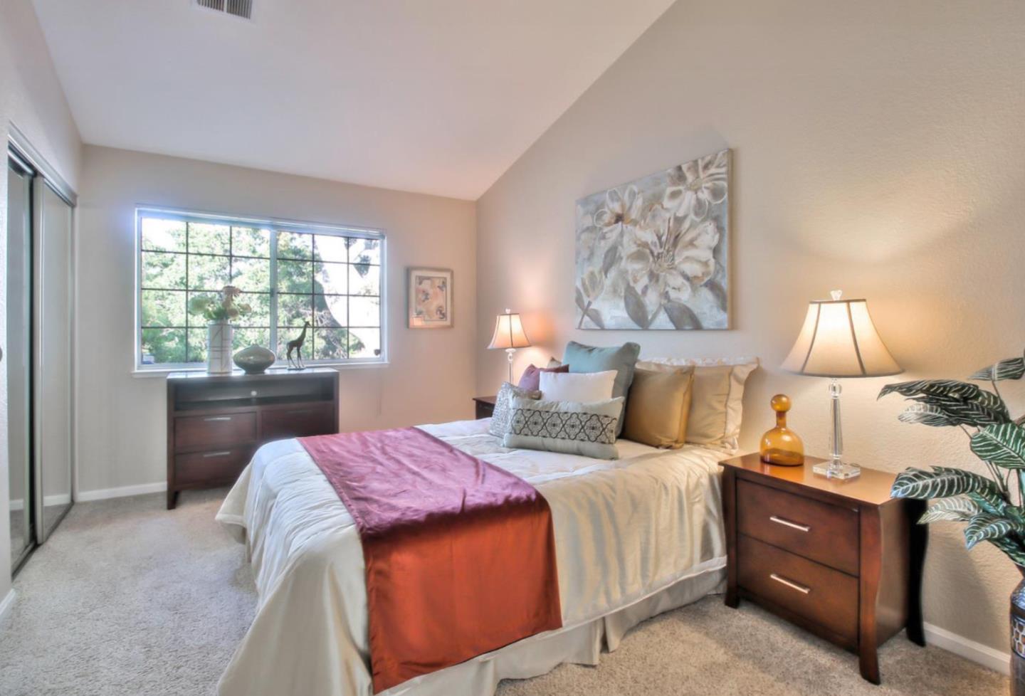 Detail Gallery Image 9 of 21 For 1714 Bevin Brook Dr, San Jose,  CA 95112 - 3 Beds | 3 Baths