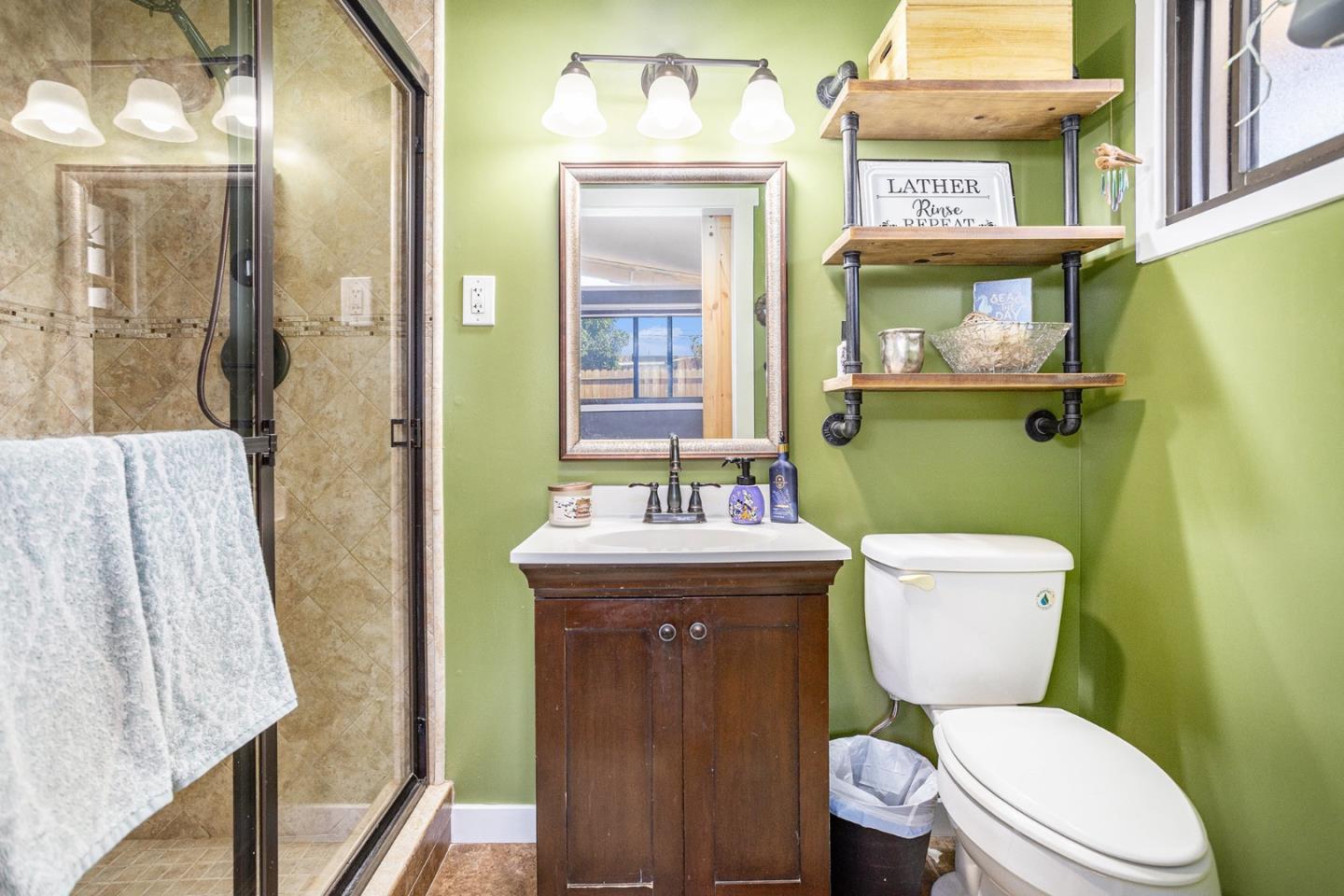 Detail Gallery Image 11 of 17 For 27727 Orlando Ave, Hayward,  CA 94545 - 3 Beds | 2 Baths