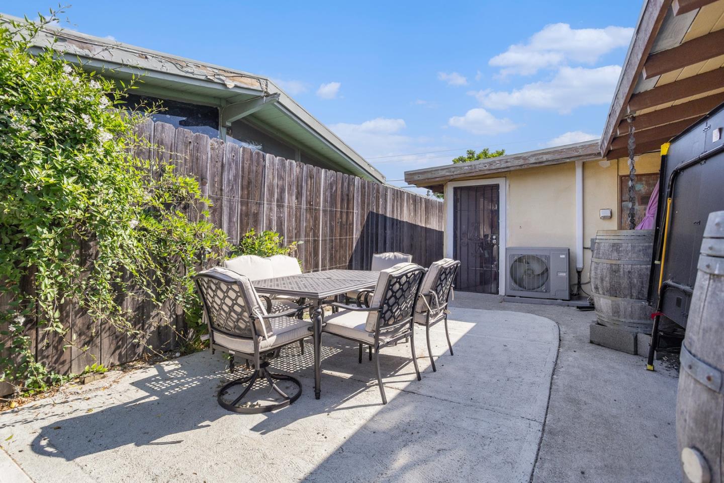 Detail Gallery Image 14 of 17 For 27727 Orlando Ave, Hayward,  CA 94545 - 3 Beds | 2 Baths