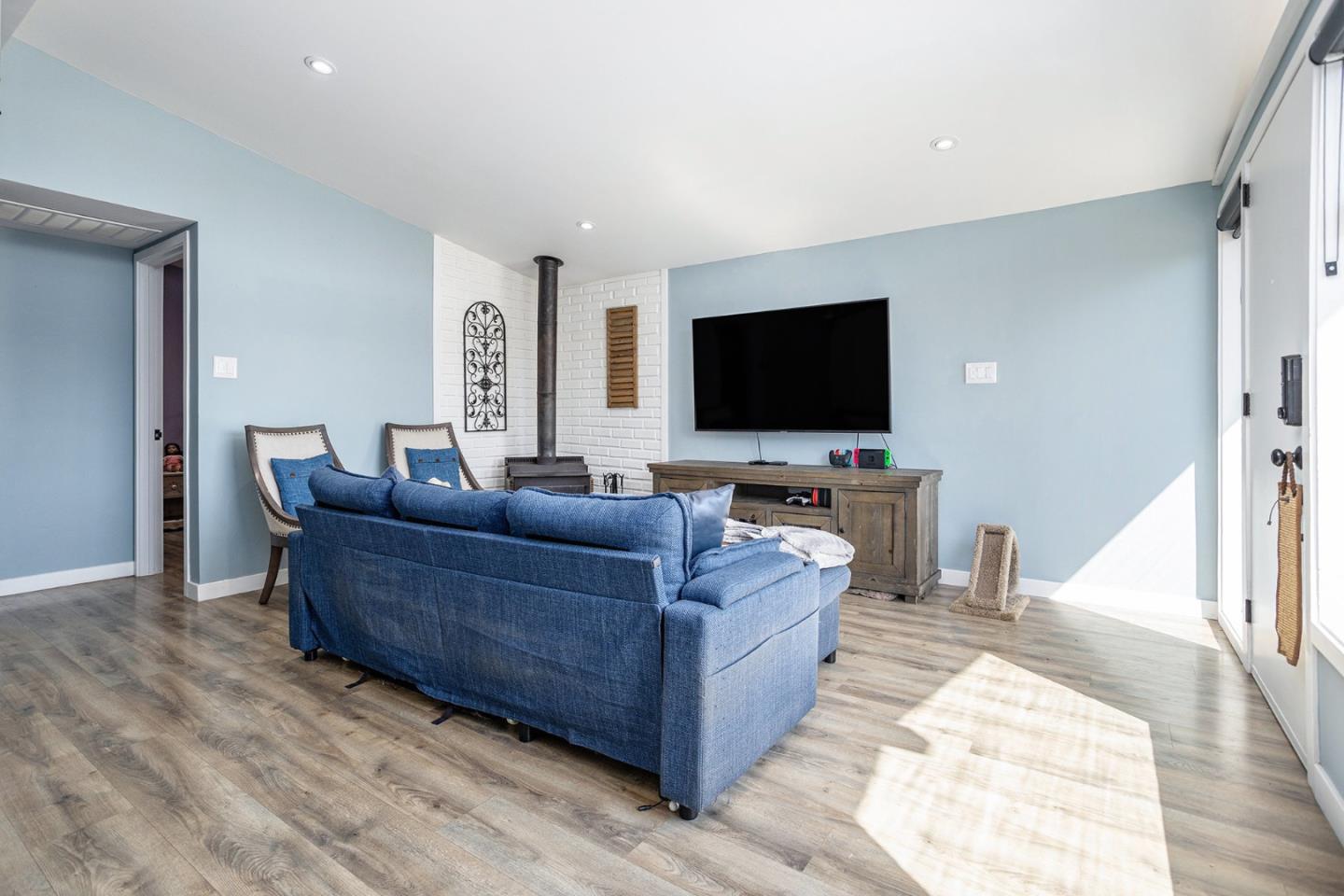 Detail Gallery Image 3 of 17 For 27727 Orlando Ave, Hayward,  CA 94545 - 3 Beds | 2 Baths