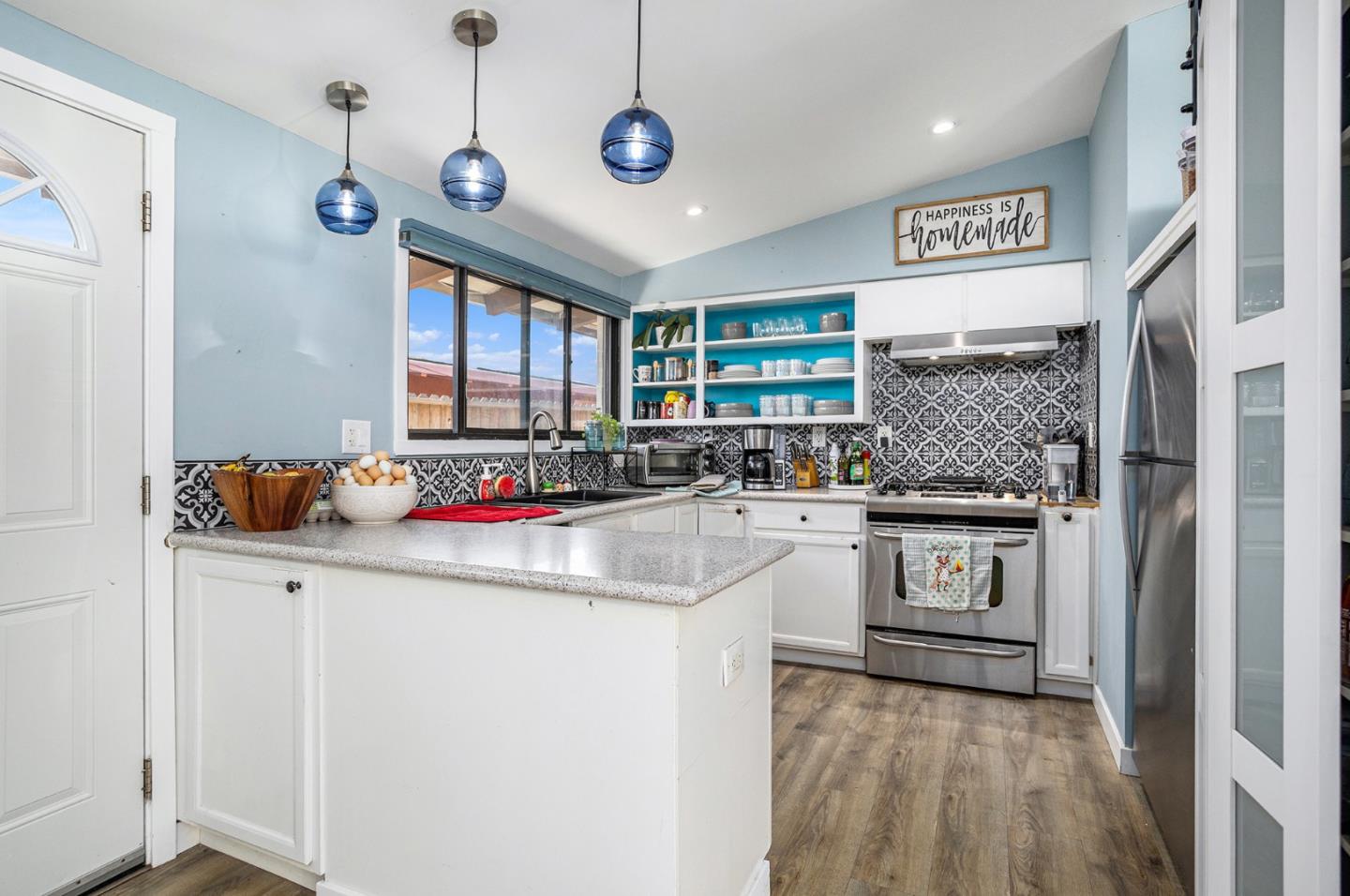 Detail Gallery Image 7 of 17 For 27727 Orlando Ave, Hayward,  CA 94545 - 3 Beds | 2 Baths