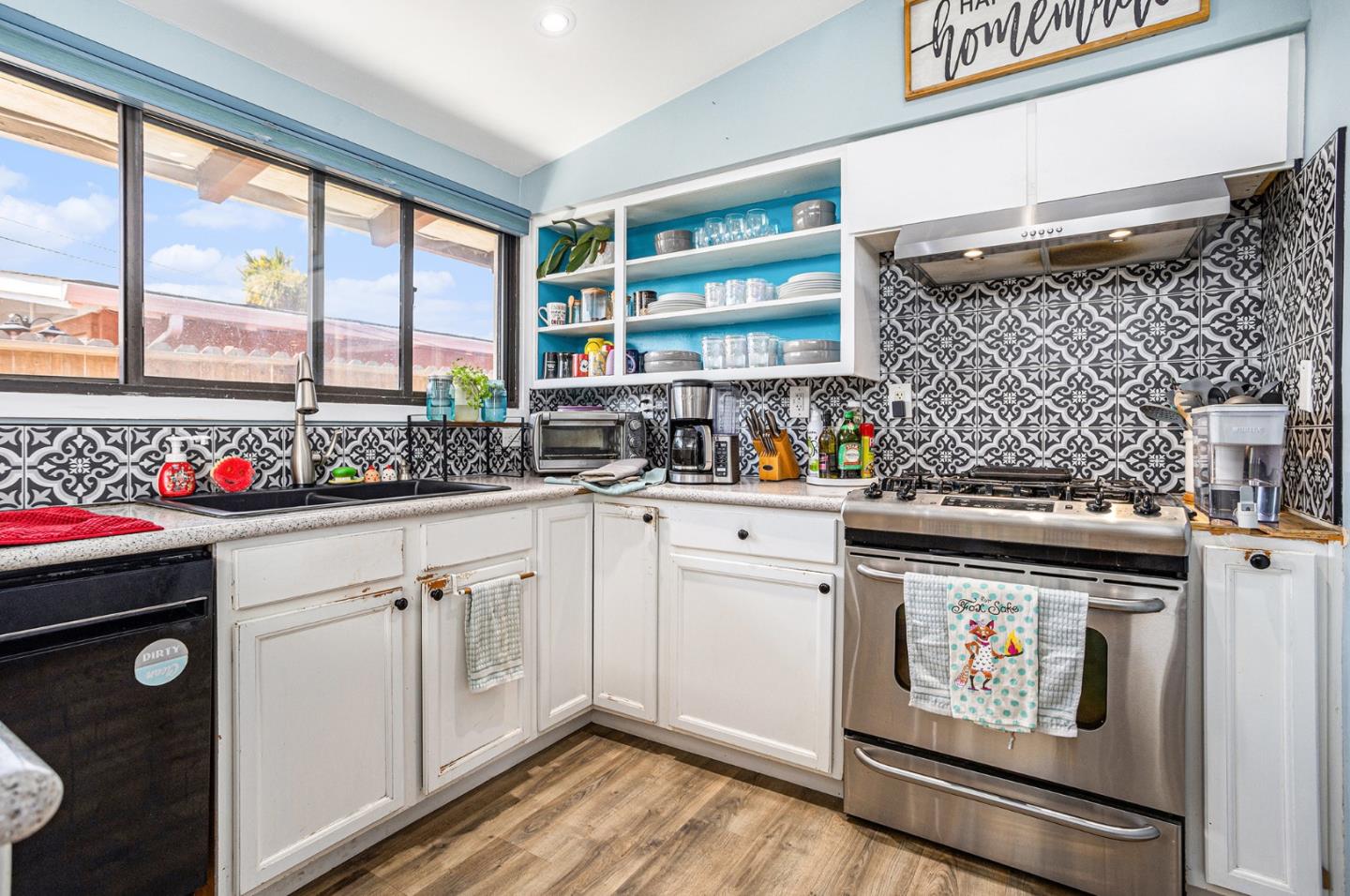Detail Gallery Image 8 of 17 For 27727 Orlando Ave, Hayward,  CA 94545 - 3 Beds | 2 Baths