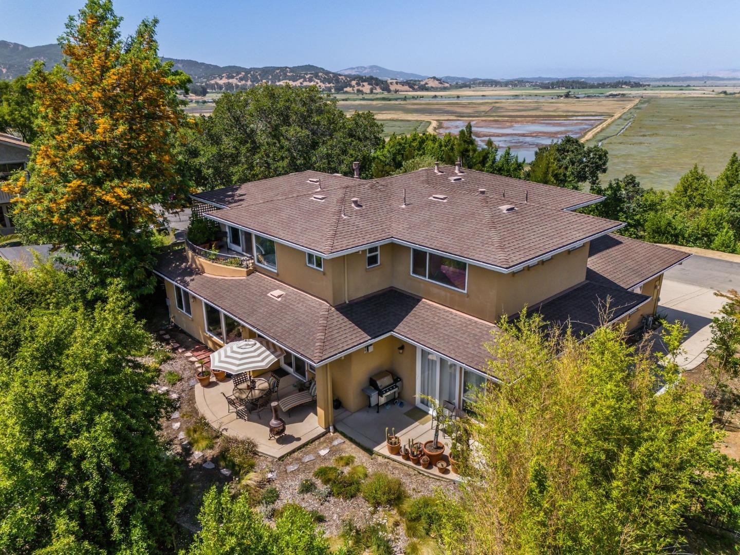 Detail Gallery Image 5 of 68 For 454 Upper Rd, San Rafael,  CA 94903 - 4 Beds | 3/1 Baths