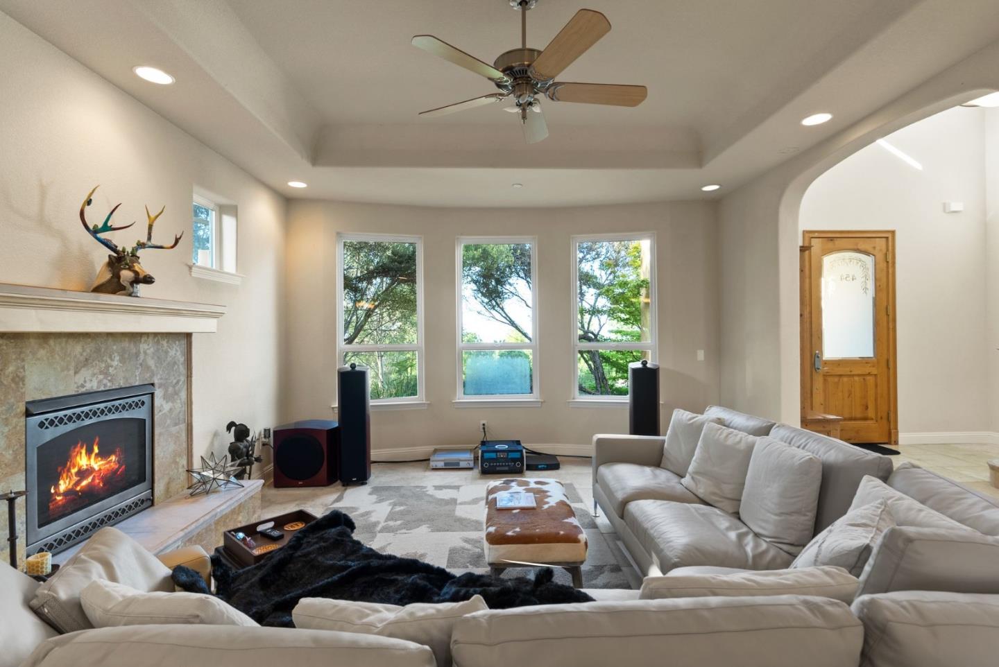 Detail Gallery Image 6 of 68 For 454 Upper Rd, San Rafael,  CA 94903 - 4 Beds | 3/1 Baths