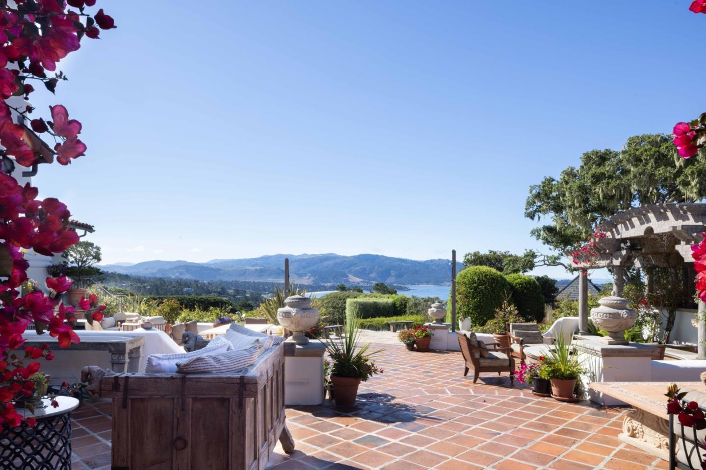 Detail Gallery Image 10 of 68 For 1463 Oleada Rd, Pebble Beach,  CA 93953 - 8 Beds | 9/2 Baths