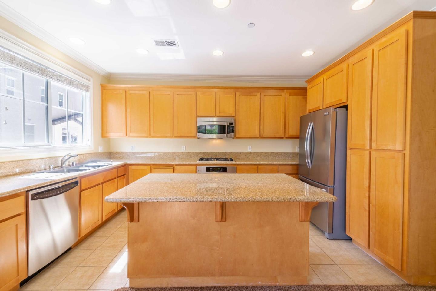 Detail Gallery Image 10 of 47 For 1024 Jena Ter, Sunnyvale,  CA 94089 - 4 Beds | 3/1 Baths
