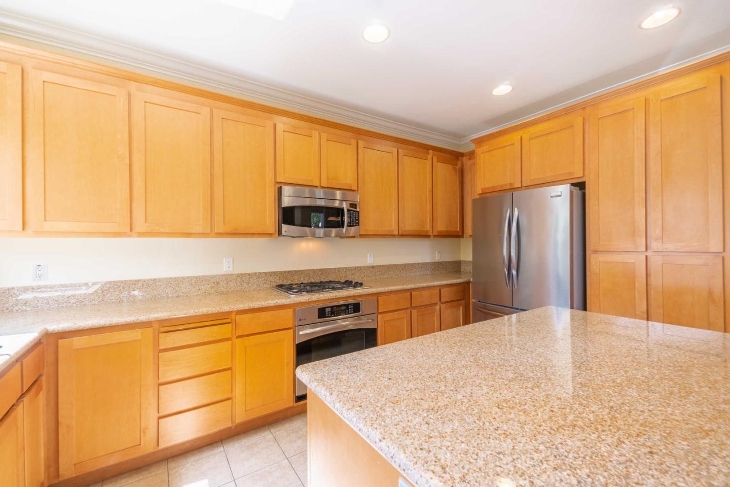 Detail Gallery Image 12 of 47 For 1024 Jena Ter, Sunnyvale,  CA 94089 - 4 Beds | 3/1 Baths