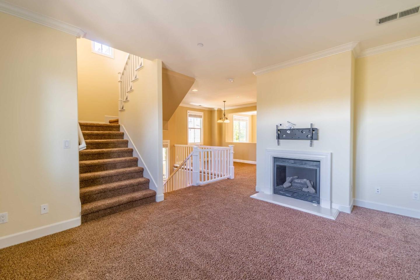 Detail Gallery Image 6 of 47 For 1024 Jena Ter, Sunnyvale,  CA 94089 - 4 Beds | 3/1 Baths