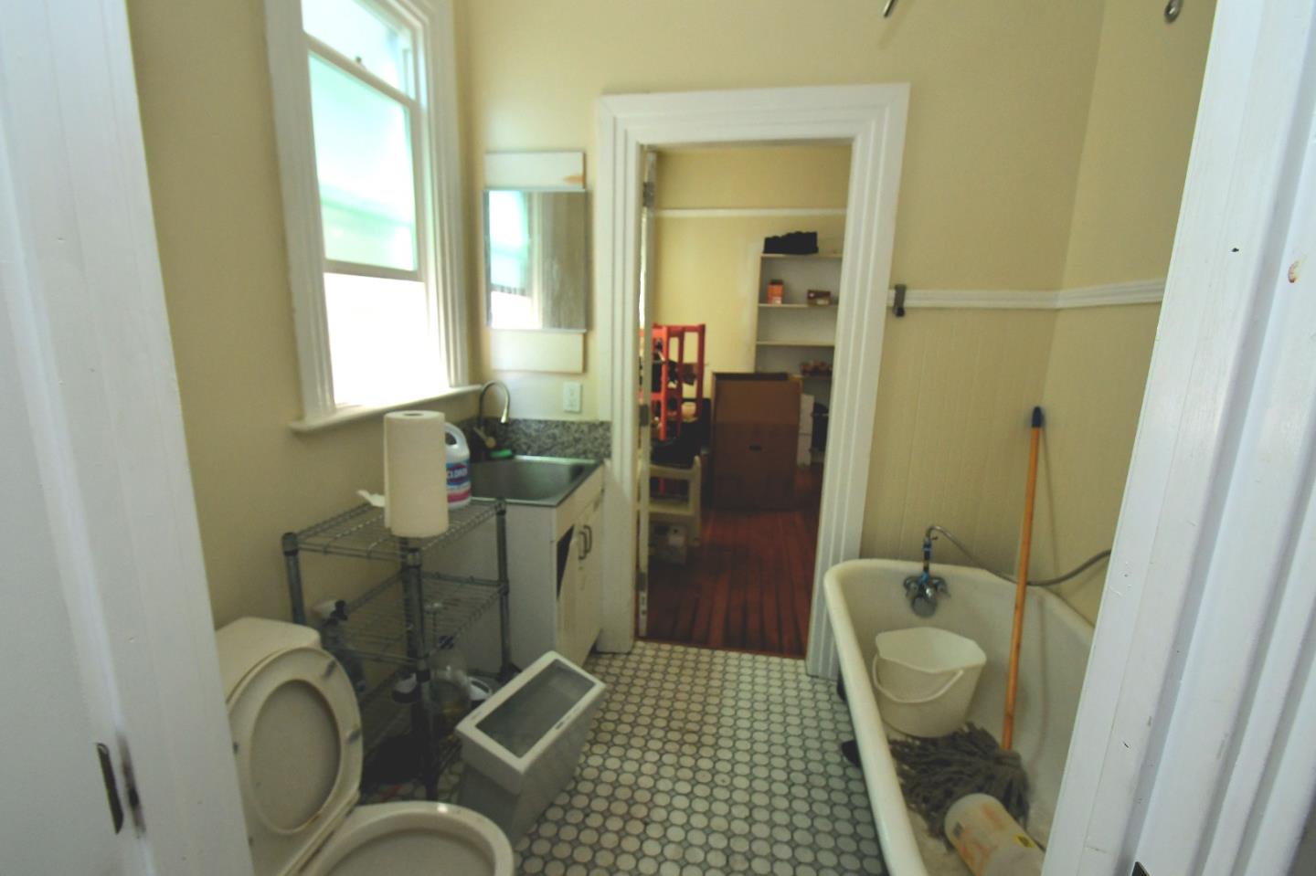 Detail Gallery Image 11 of 16 For 3306 Market St, Emeryville,  CA 94608 - 4 Beds | 3/1 Baths