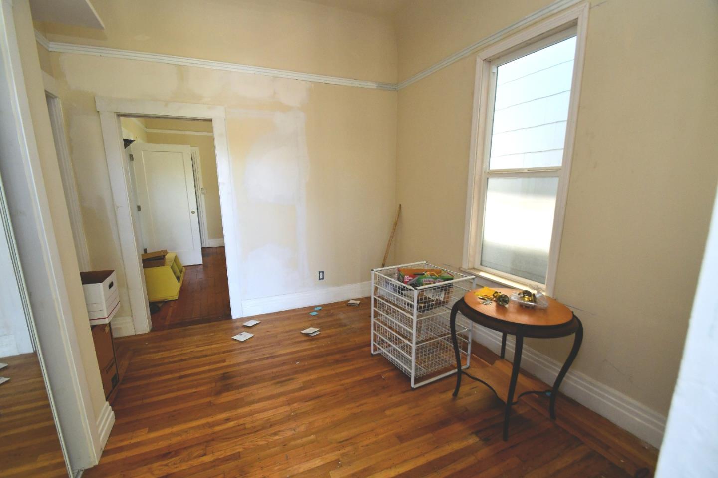 Detail Gallery Image 5 of 16 For 3306 Market St, Emeryville,  CA 94608 - 4 Beds | 3/1 Baths