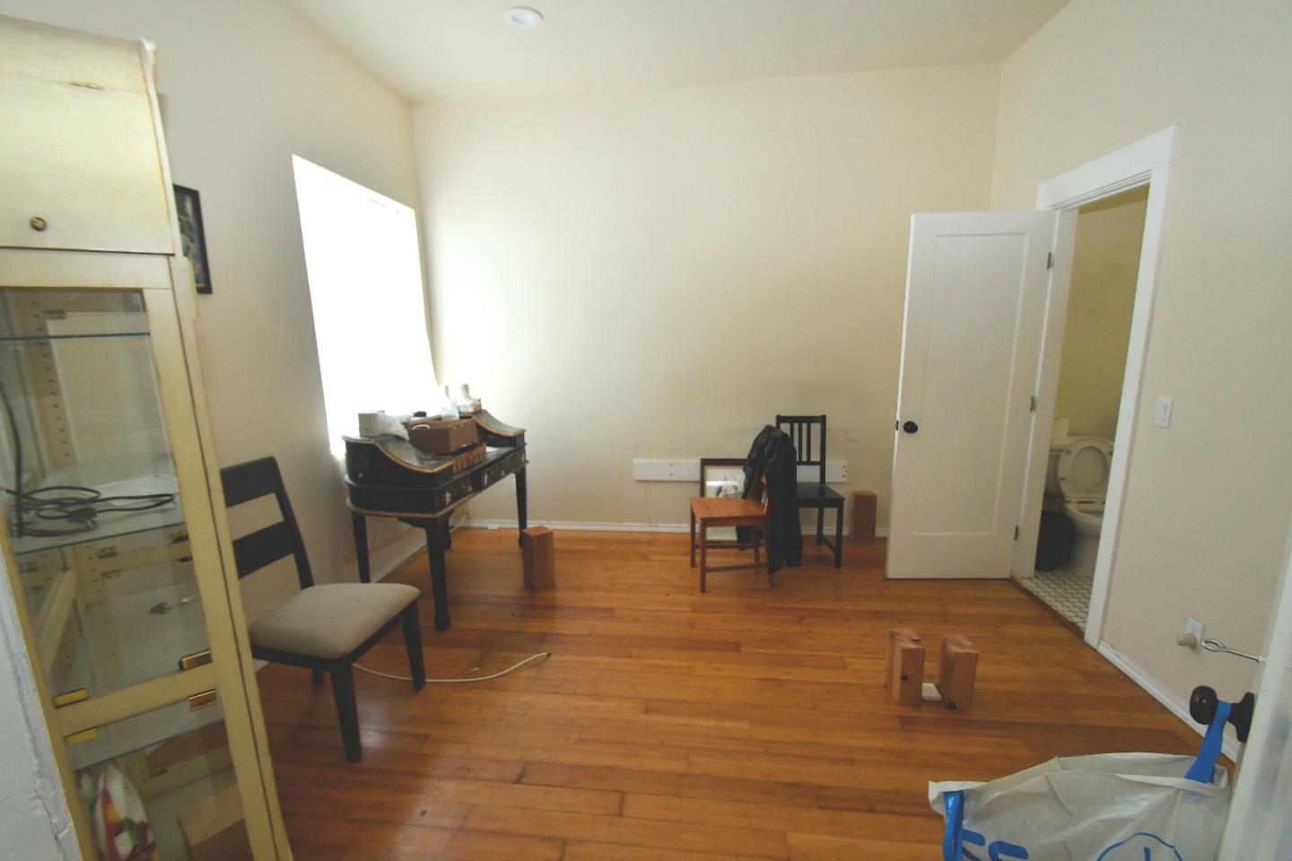 Detail Gallery Image 6 of 16 For 3306 Market St, Emeryville,  CA 94608 - 4 Beds | 3/1 Baths