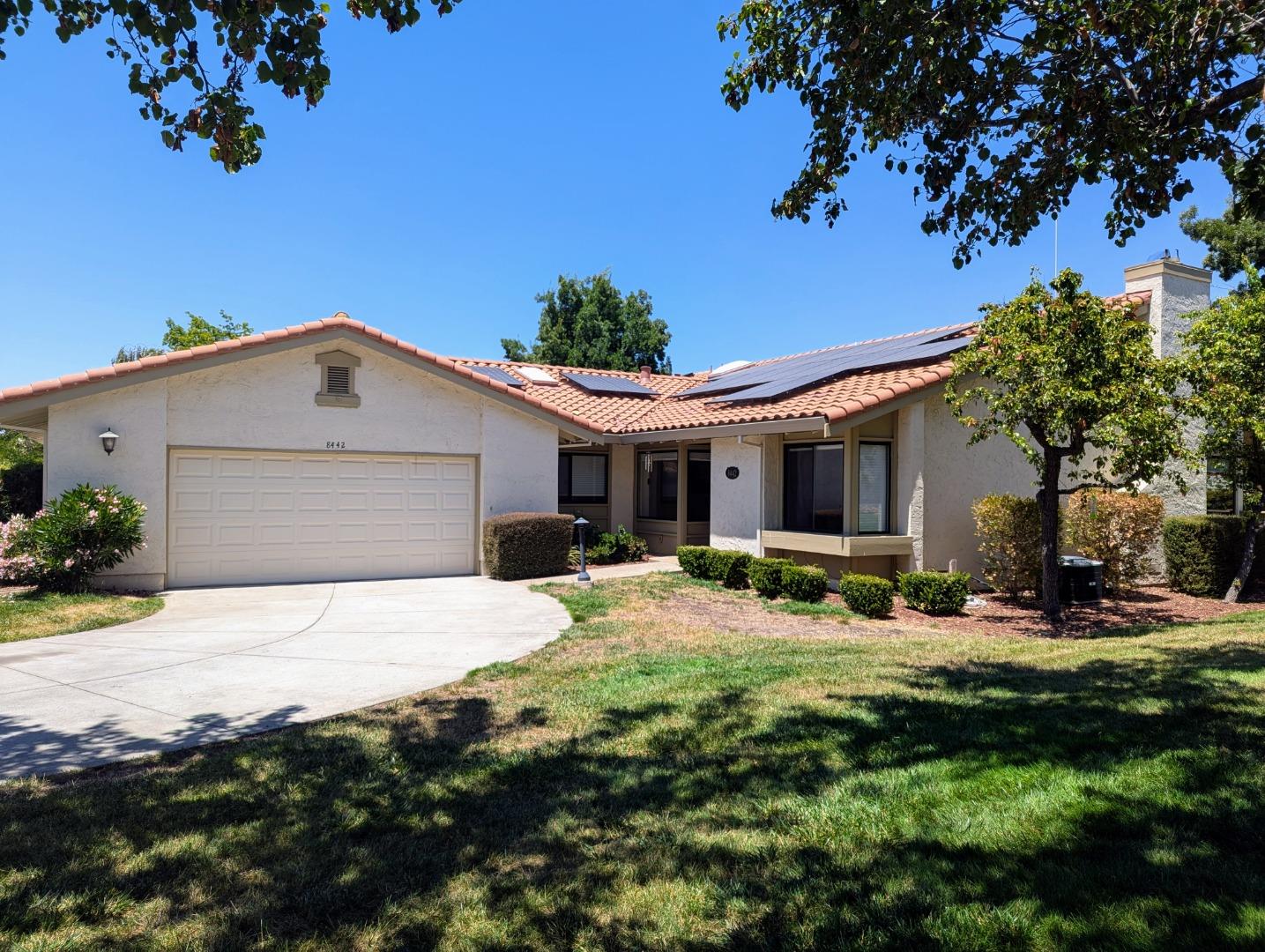 Detail Gallery Image 2 of 67 For 8442 Chenin Blanc Ln, San Jose,  CA 95135 - 2 Beds | 2 Baths