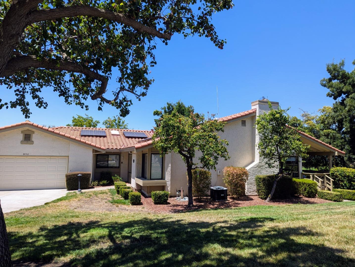 Detail Gallery Image 3 of 67 For 8442 Chenin Blanc Ln, San Jose,  CA 95135 - 2 Beds | 2 Baths