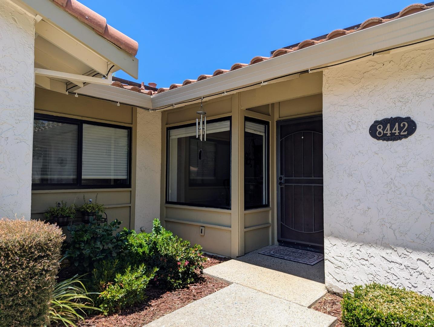 Detail Gallery Image 4 of 67 For 8442 Chenin Blanc Ln, San Jose,  CA 95135 - 2 Beds | 2 Baths