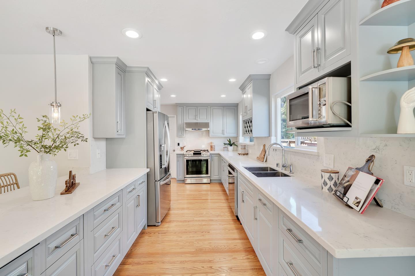 Detail Gallery Image 13 of 37 For 1598 Benton St, Sunnyvale,  CA 94087 - 3 Beds | 2 Baths