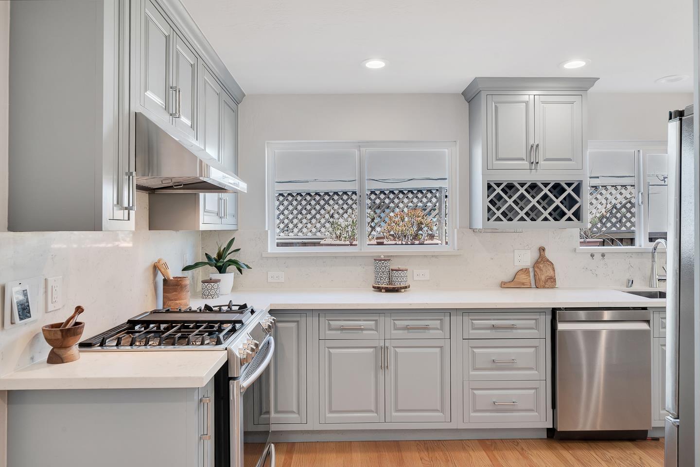 Detail Gallery Image 14 of 37 For 1598 Benton St, Sunnyvale,  CA 94087 - 3 Beds | 2 Baths