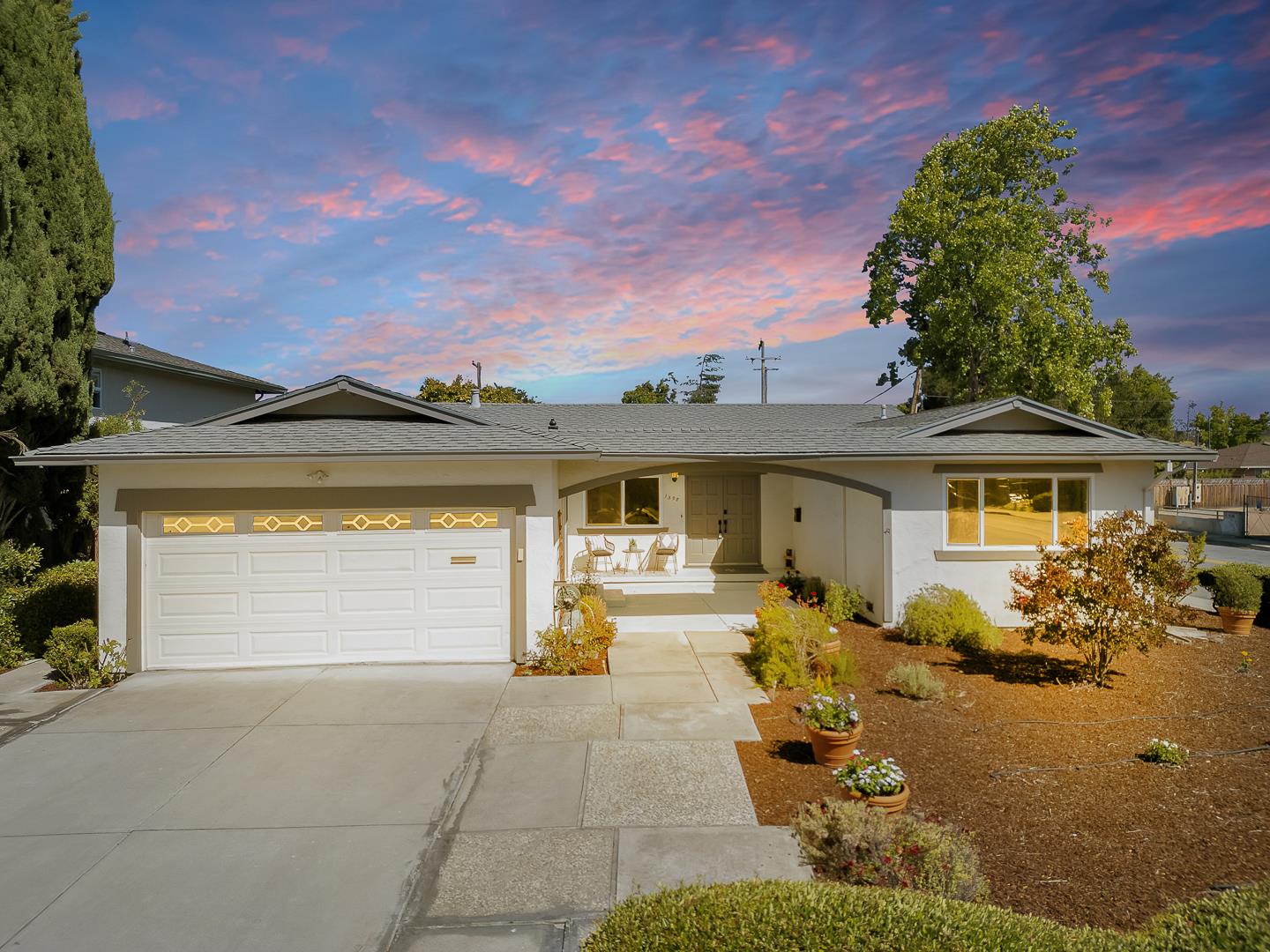 Detail Gallery Image 2 of 37 For 1598 Benton St, Sunnyvale,  CA 94087 - 3 Beds | 2 Baths