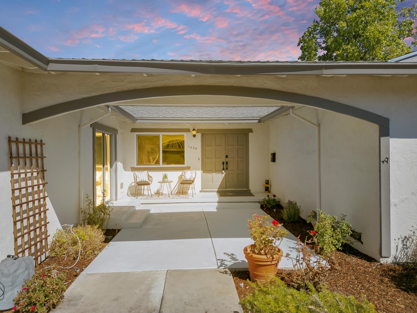 Detail Gallery Image 3 of 37 For 1598 Benton St, Sunnyvale,  CA 94087 - 3 Beds | 2 Baths