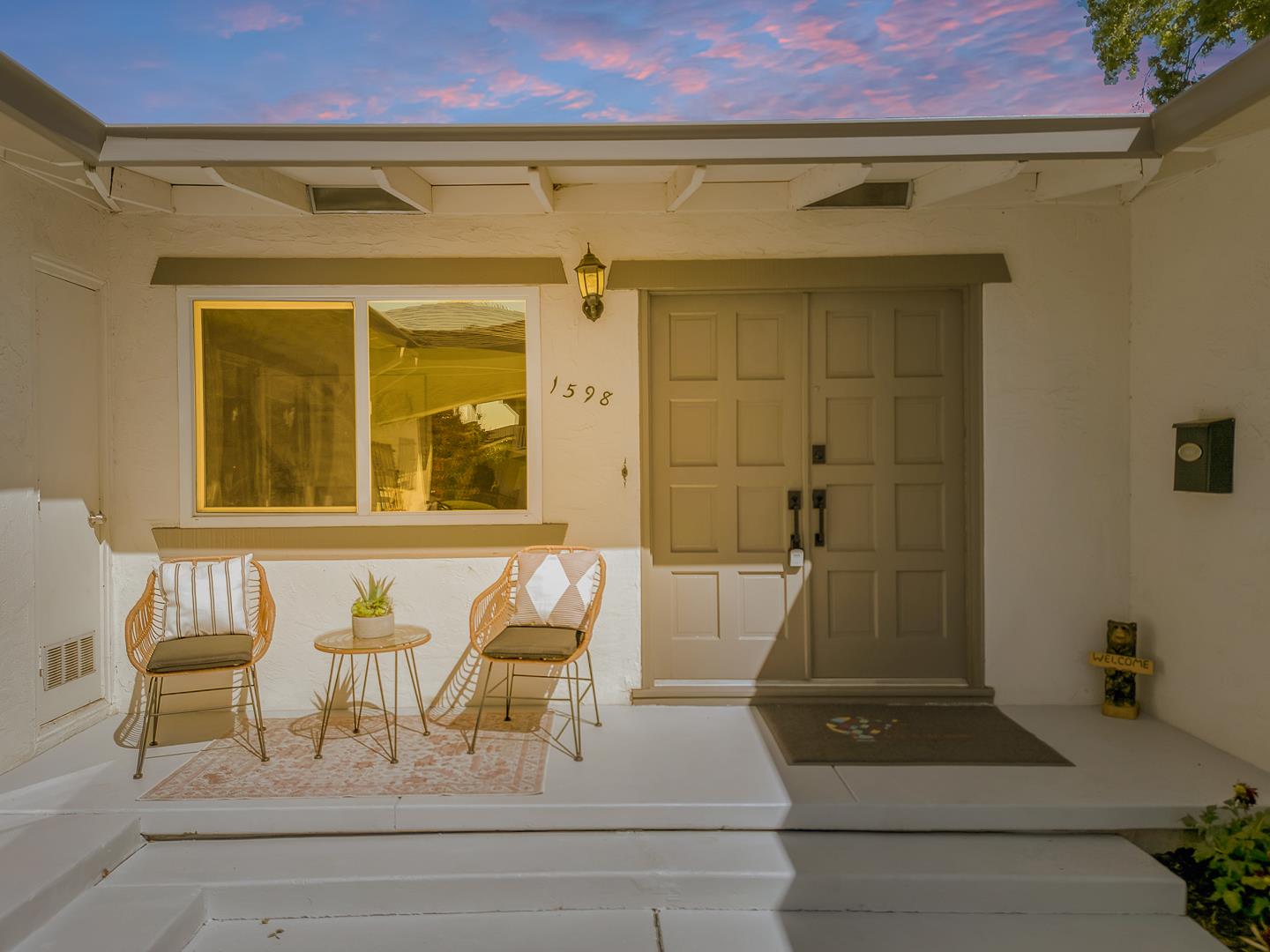 Detail Gallery Image 4 of 37 For 1598 Benton St, Sunnyvale,  CA 94087 - 3 Beds | 2 Baths