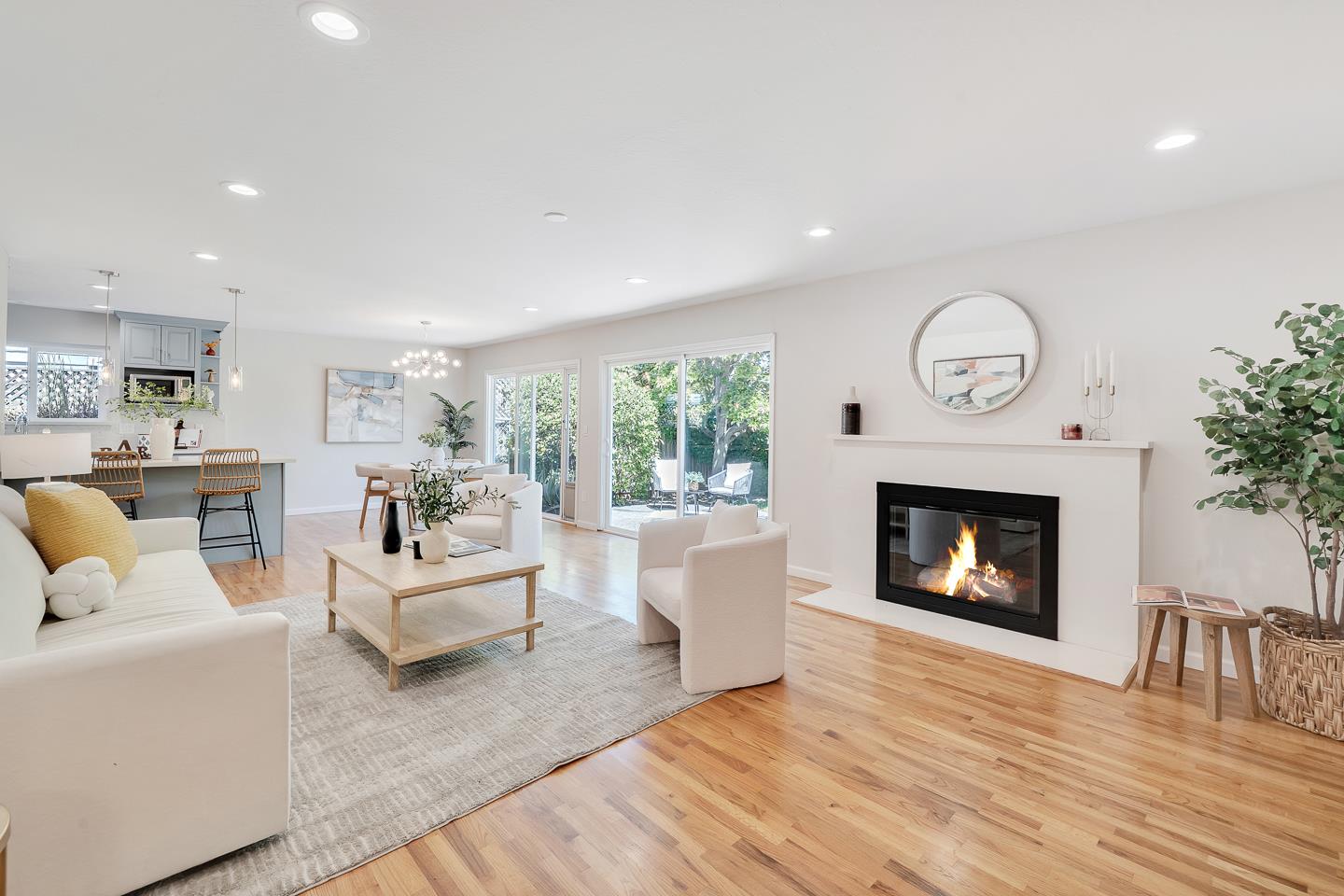 Detail Gallery Image 5 of 37 For 1598 Benton St, Sunnyvale,  CA 94087 - 3 Beds | 2 Baths