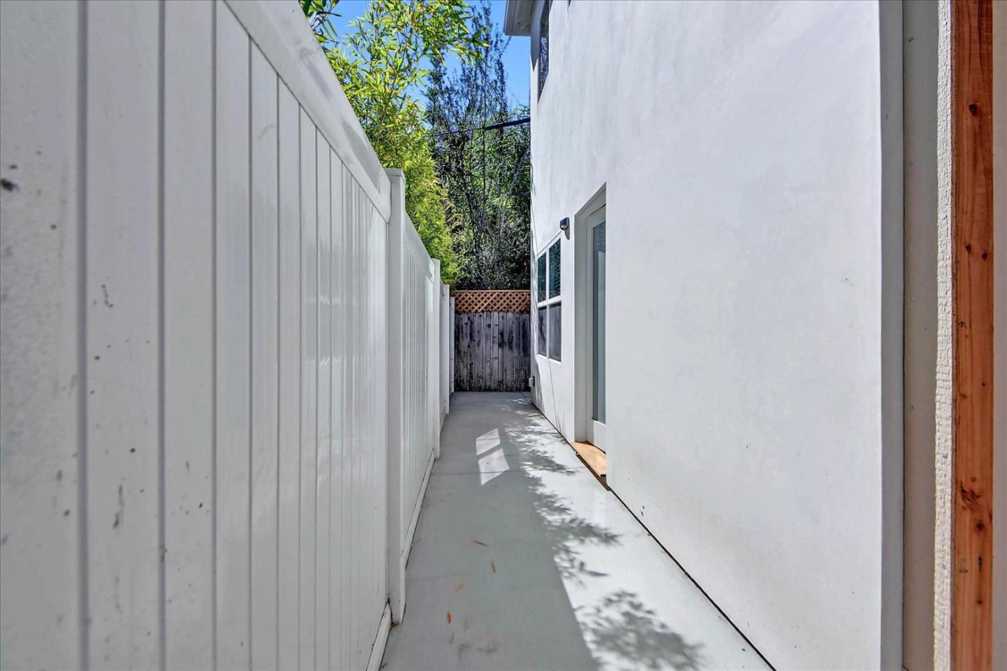 Detail Gallery Image 15 of 21 For 2202 Camden Ave, Los Angeles,  CA 90064 - 2 Beds | 2 Baths