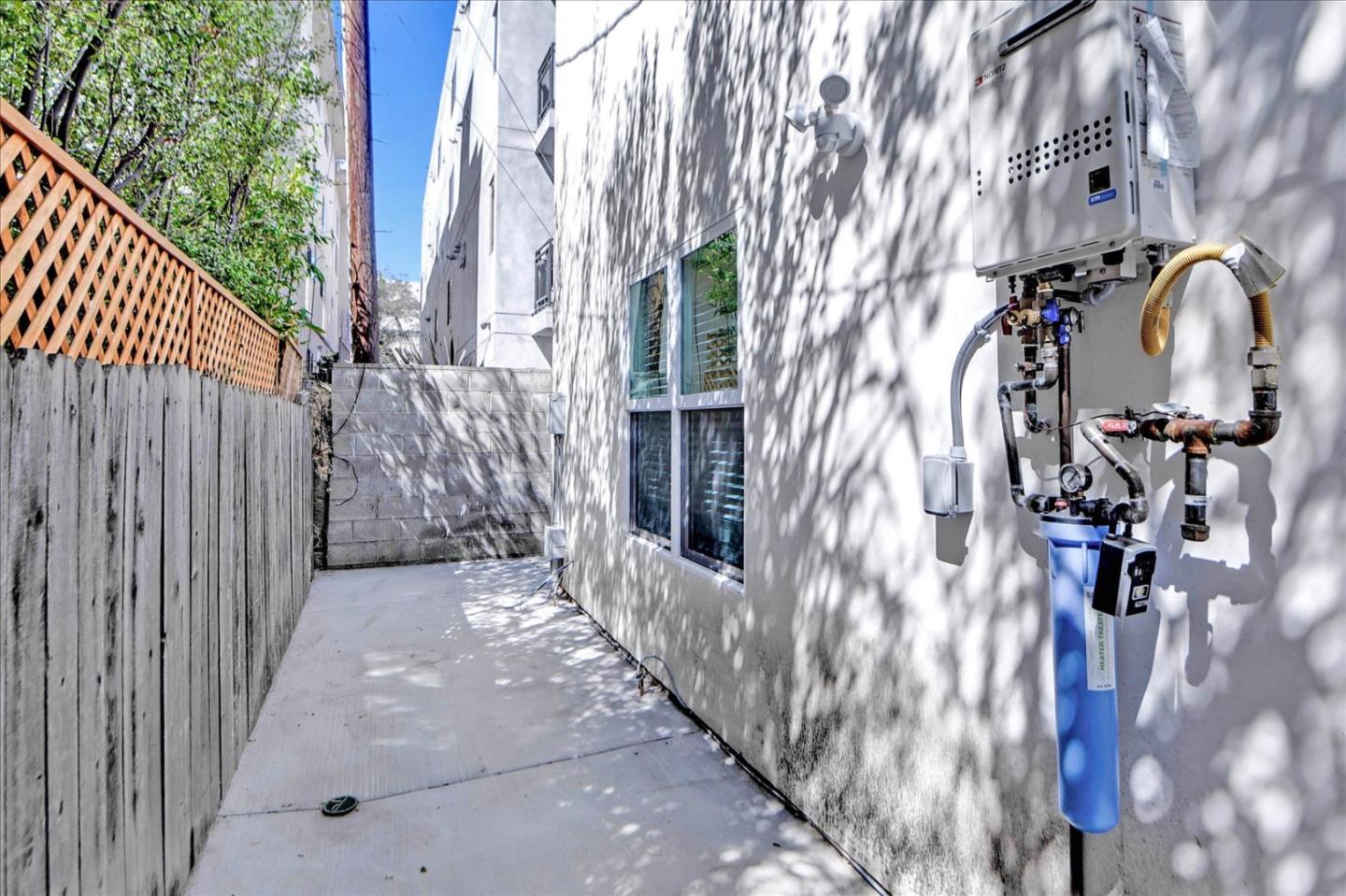 Detail Gallery Image 16 of 21 For 2202 Camden Ave, Los Angeles,  CA 90064 - 2 Beds | 2 Baths