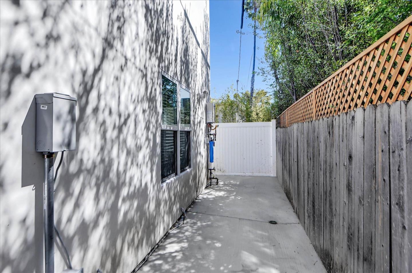 Detail Gallery Image 17 of 21 For 2202 Camden Ave, Los Angeles,  CA 90064 - 2 Beds | 2 Baths