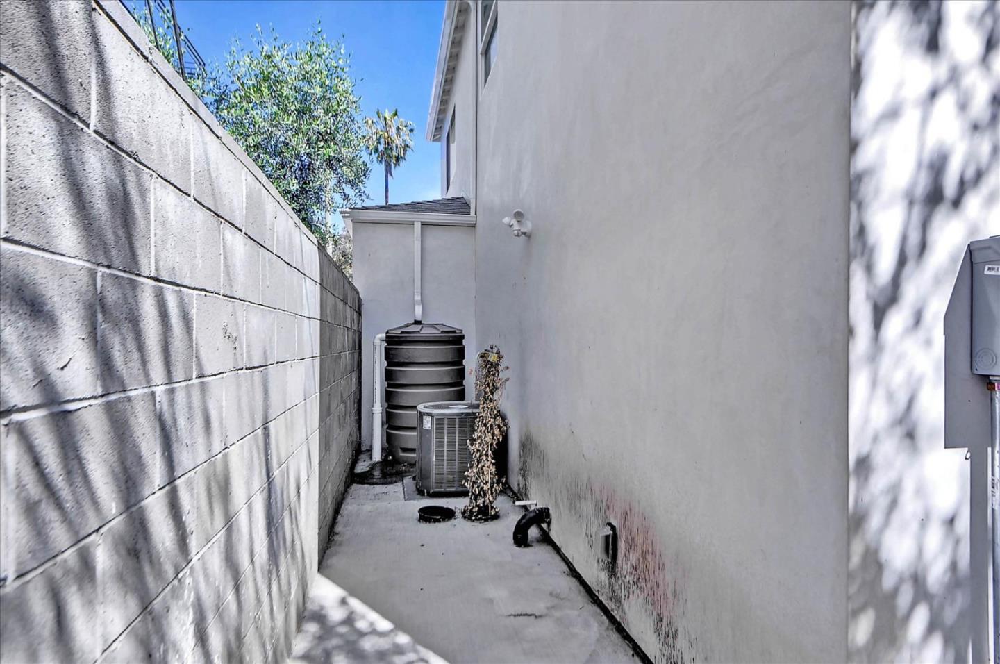 Detail Gallery Image 18 of 21 For 2202 Camden Ave, Los Angeles,  CA 90064 - 2 Beds | 2 Baths