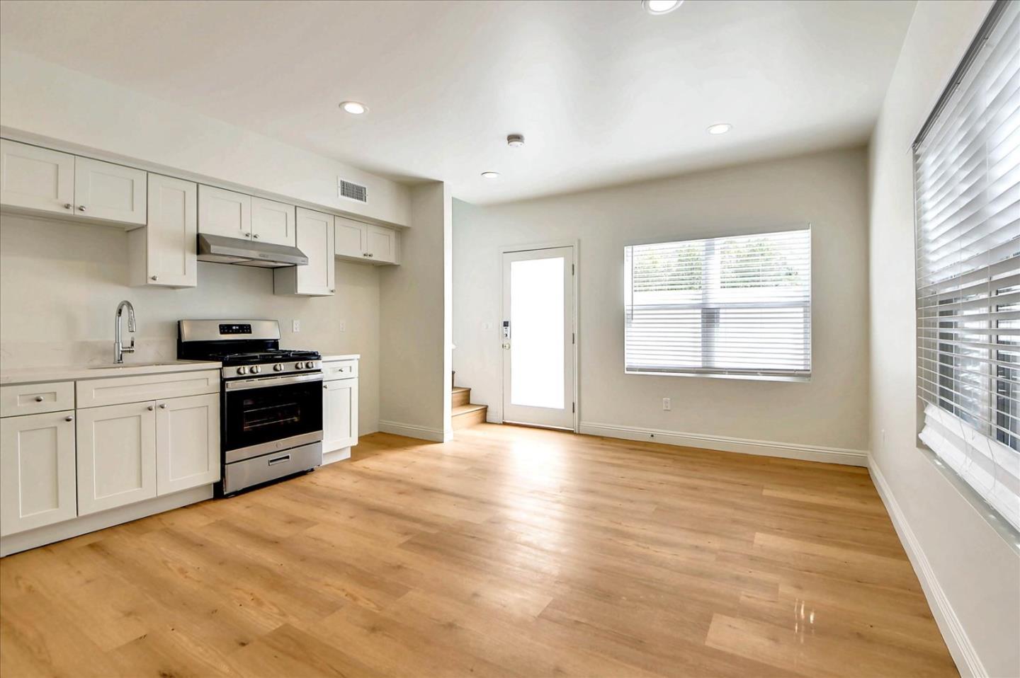 Detail Gallery Image 2 of 21 For 2202 Camden Ave, Los Angeles,  CA 90064 - 2 Beds | 2 Baths