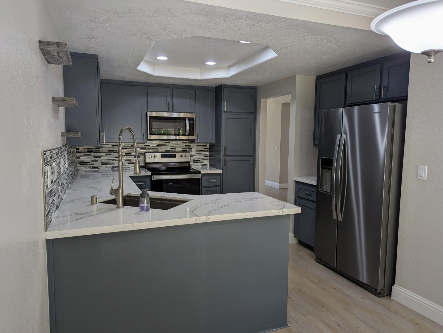 Detail Gallery Image 10 of 42 For 3331 Lake Albano Cir, San Jose,  CA 95135 - 2 Beds | 2/1 Baths
