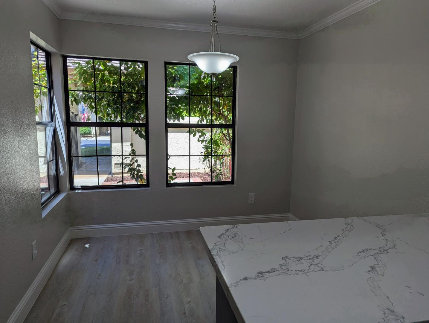 Detail Gallery Image 11 of 42 For 3331 Lake Albano Cir, San Jose,  CA 95135 - 2 Beds | 2/1 Baths