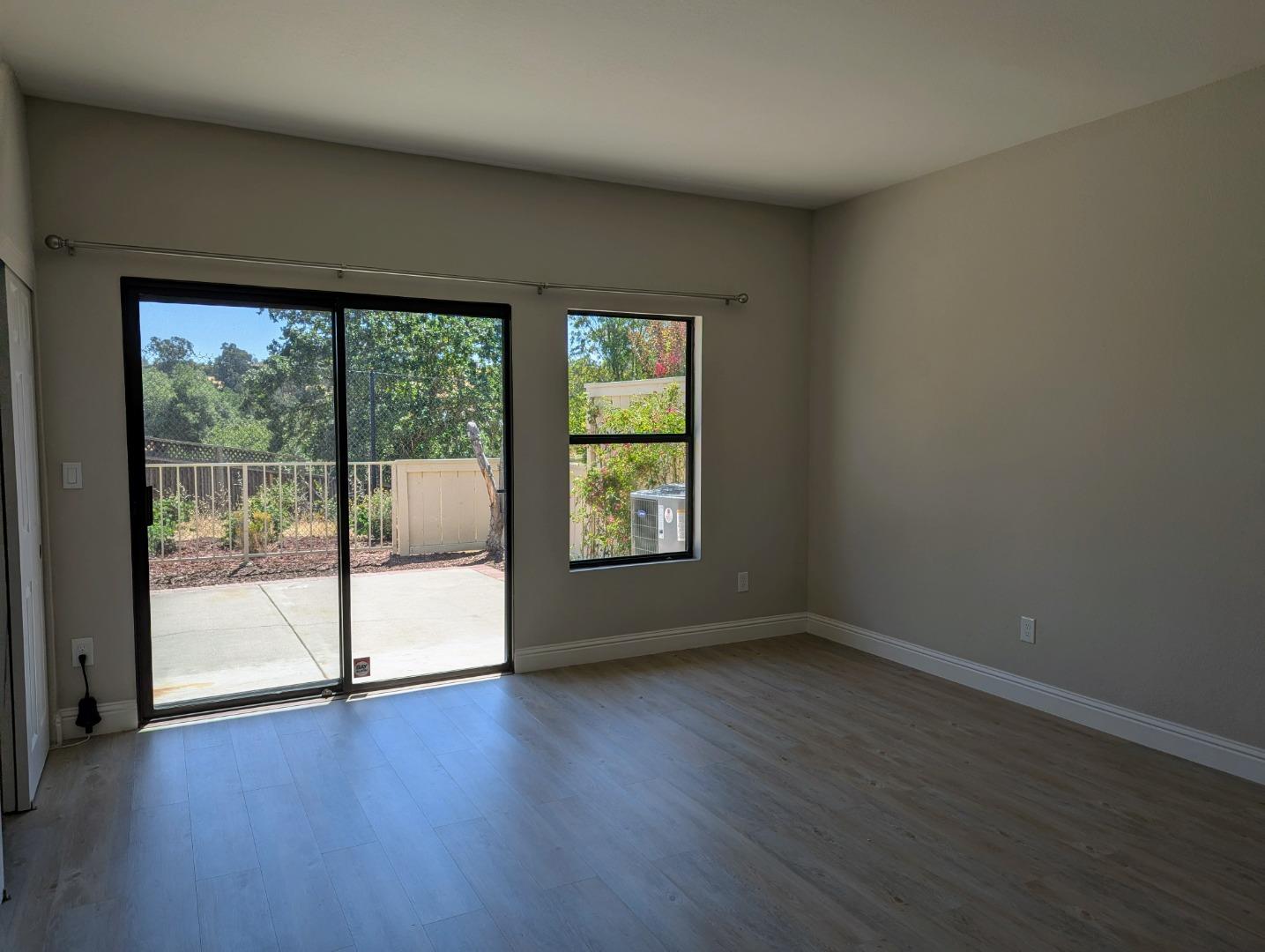 Detail Gallery Image 14 of 42 For 3331 Lake Albano Cir, San Jose,  CA 95135 - 2 Beds | 2/1 Baths