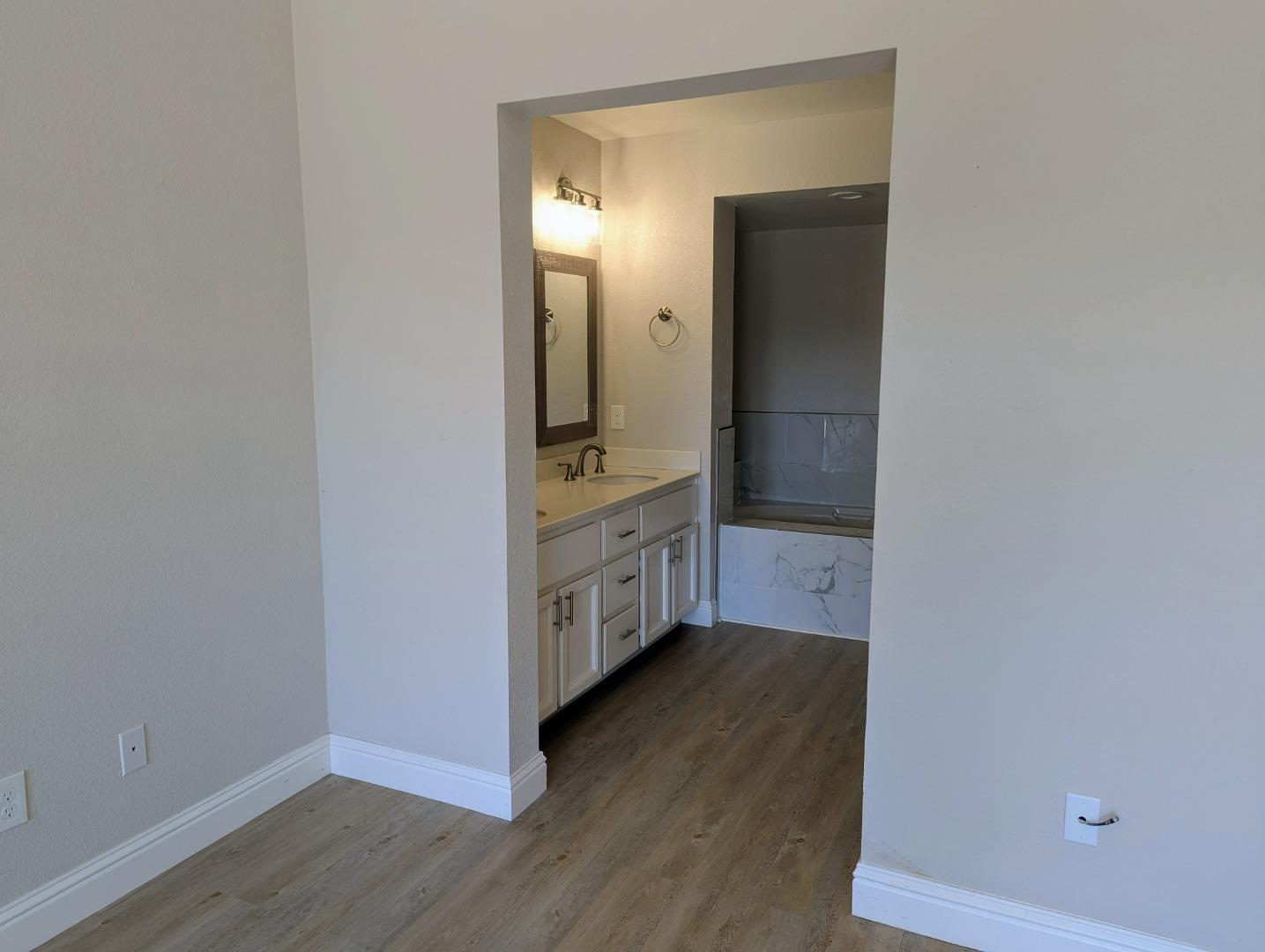 Detail Gallery Image 17 of 42 For 3331 Lake Albano Cir, San Jose,  CA 95135 - 2 Beds | 2/1 Baths