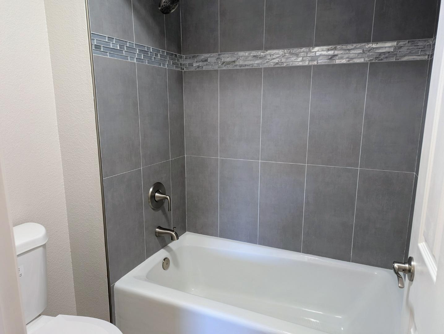 Detail Gallery Image 37 of 42 For 3331 Lake Albano Cir, San Jose,  CA 95135 - 2 Beds | 2/1 Baths